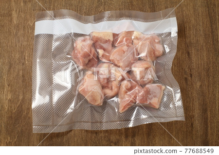 Freeze vacuum storage of shredded chicken 77688549