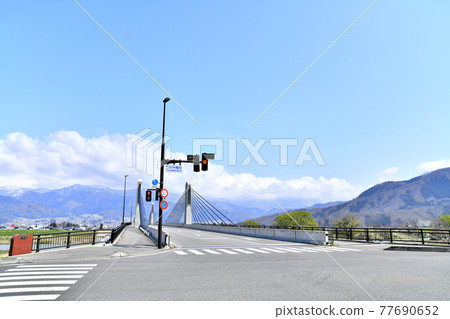 View toward Iiyama Chuobashi / Chikuma River Kijimadaira Village (Iiyama City, Nagano Prefecture) [2020.4] 77690652