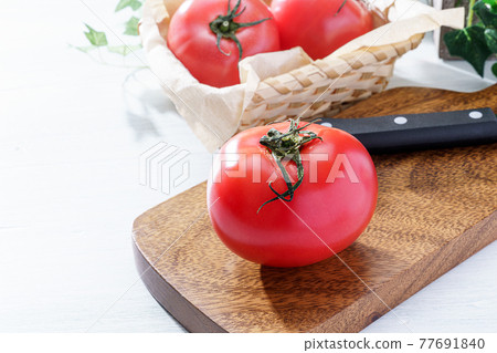 新鮮的西紅柿 77691840
