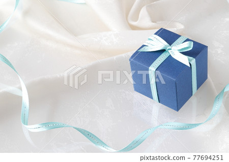 Blue ribbon gift Blue ribbon gift 77694251