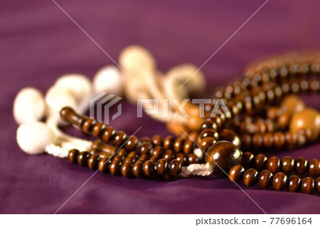 Bunched beads Bunched beads 77696164