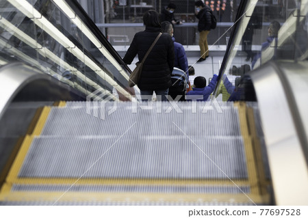 Escalator 77697528