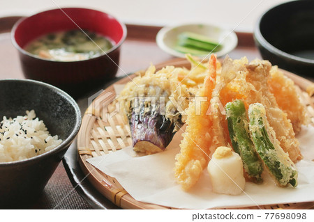 香脆炸天婦羅套餐，份量足 77698098