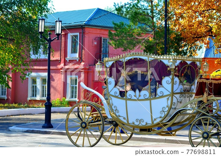 Vintage wedding carriage Vintage wedding carriage 77698811