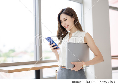 businesswoman use smart phone 77699105