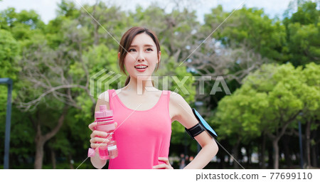 sport woman drink water sport woman drink water 77699110