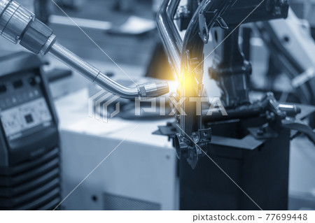 The welding robot working with motorcycle parts . 77699448