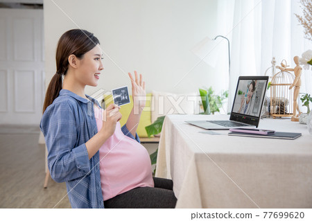 Tele mediicine concept of pregnancy Tele mediicine concept of pregnancy 77699620