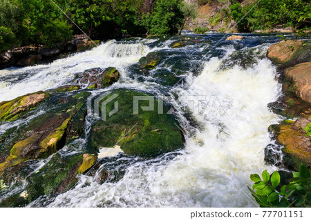 Waterfall on the Inhulets river in Kryvyi Rih, Ukraine 77701151