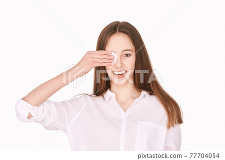 Female teenager person. Cleansing dirty skin. Remove mascara. Cotton pad face 77704054
