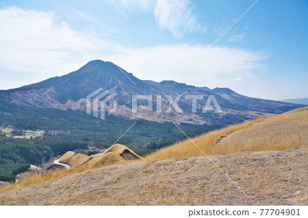 [Landscape from Hakoishi Pass] Namino Oaza Shinnano, Aso City, Kumamoto Prefecture 77704901