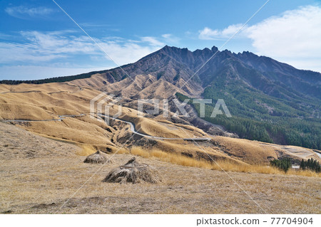 [Landscape from Hakoishi Pass] Namino Oaza Shinnano, Aso City, Kumamoto Prefecture 77704904