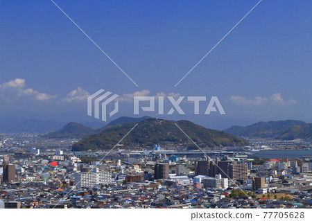 View of Mount Godai from Saraga Mine, spring haze (Kochi City, Kochi Prefecture, 2021) View of Mount Godai from Saraga Mine, spring haze (Kochi City, Kochi Prefecture, 2021) 77705628