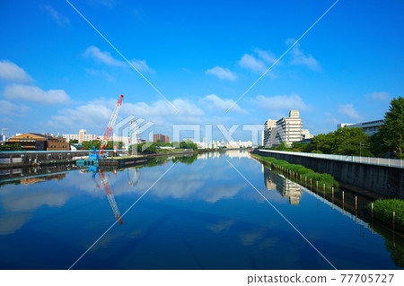 Arakawa Commercial High School under construction, overlooking the new Ferris wheel of Arakawa Amusement Park with young leaves and fresh green from Odaibashi over the Sumida River Arakawa Commercial High School under construction, overlooking the new Ferris wheel of Arakawa Amusement Park with young leaves and fresh green from Odaibashi over the Sumida River 77705727