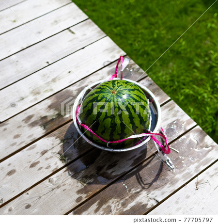 西瓜 走廊 夏天 77705797