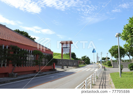 Okinawa Yomitan Village Murasaki Mura and Maru Post 77705886