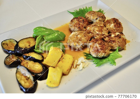 享受漢堡牛排，品嚐家常菜，家常菜，家常菜，家常晚餐，幸福一家，電暈 77706170