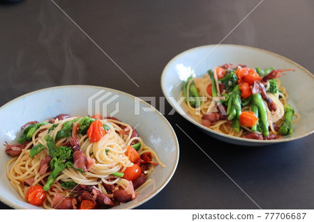 Newlywed life fashionable pasta lunch 77706687
