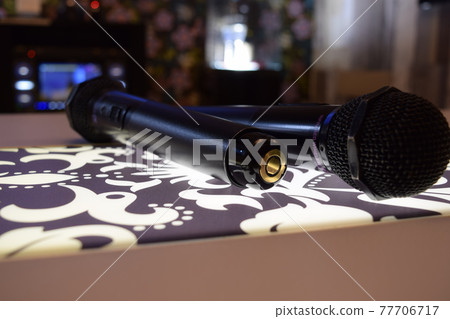 Karaoke image 77706717