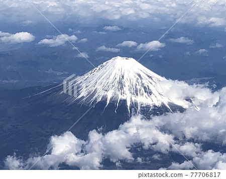 橫跨日本第一高峰靜岡縣和山梨縣的活火山，以及被登錄為世界文化遺產的富士山的雪景。 77706817
