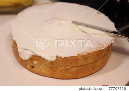 Cake making, cream Cake making, cream 77707526