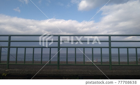 Station platform and horizon 77708638