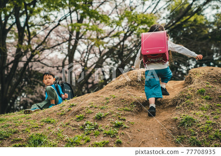 小學生放學後 77708935