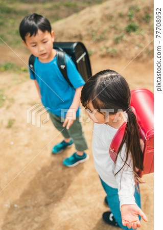 小學生放學後 77708952