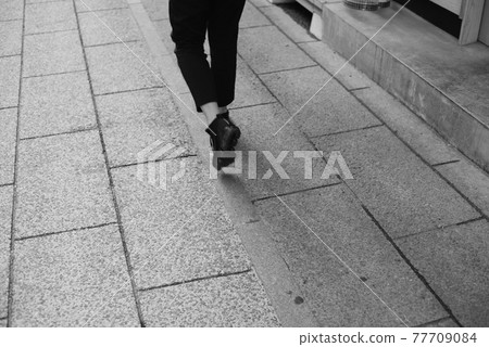leg leg 77709084