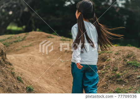 6 years old 77709336