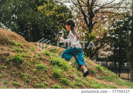 6 years old 77709337