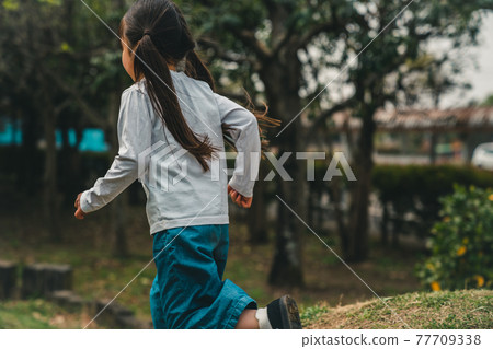 6 years old 77709338