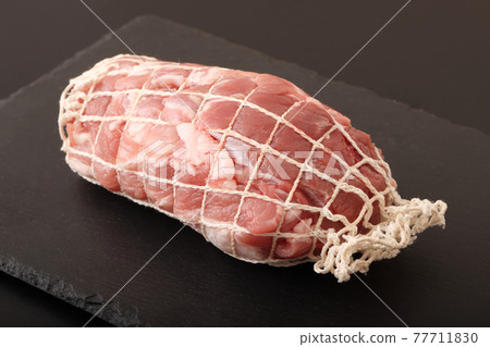Grilled pork (for char siu) Black pork thigh block meat 77711830
