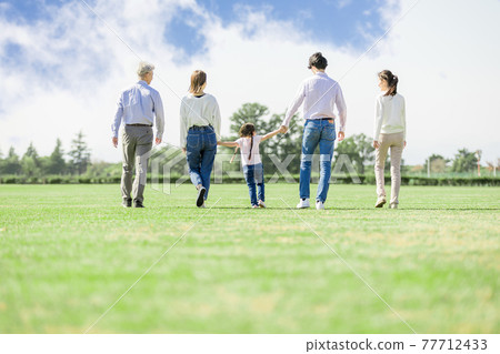 Three generations family image 77712433