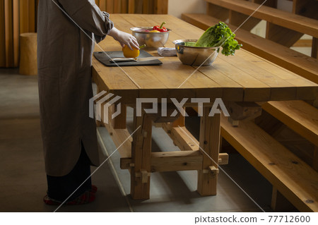 廚房裡的女人 77712600