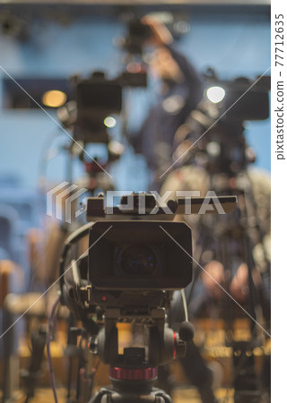 stream at a concert in a hall without spectators 77712635