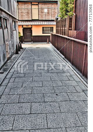 Streets of the alleys around Gion, Kyoto 77713068