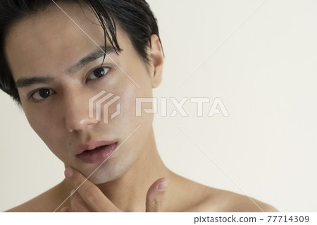 Men's beauty portrait 77714309