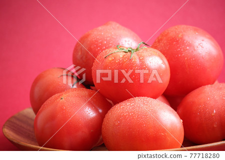Tomato (red background 2) 77718280