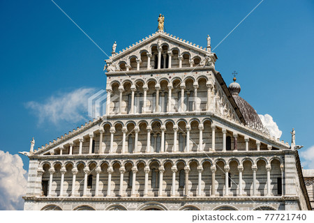 Facade of Pisa Cathedral in Tuscany Italy - Duomo di Santa Maria Assunta 77721740