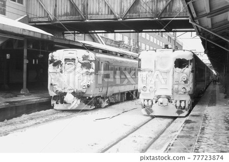 1975 年 12 月的札幌站和火車 1975 年 12 月的札幌站和火車 77723874