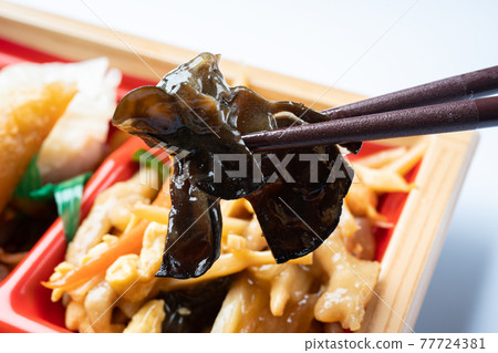 Chinese food 77724381