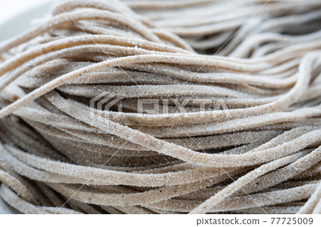 Raw noodles Raw noodles 77725009