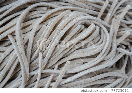 Raw noodles 77725011