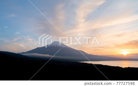 Mt. Fuji at dusk and Lake Yamanaka Mt. Fuji at dusk and Lake Yamanaka 77727598