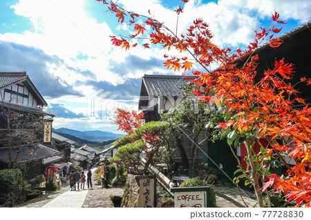 Autumn Magome inn, old townscape <Nakatsugawa City, Gifu Prefecture> 77728830