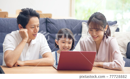 Family watching a computer Video distribution service 77728882