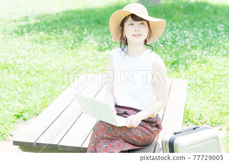 A young woman worcation in the fresh green A young woman worcation in the fresh green 77729005