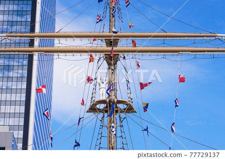 以船的桅杆為中心,從東京灣沿岸的竹芝碼頭公園到濱松町站繼續開發的建築群 以船的桅杆為中心,從東京灣沿岸的竹芝碼頭公園到濱松町站繼續開發的建築群 77729137