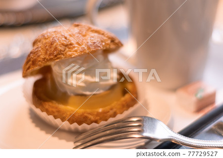 咖啡廳奶油泡芙布丁 咖啡廳奶油泡芙布丁 77729527